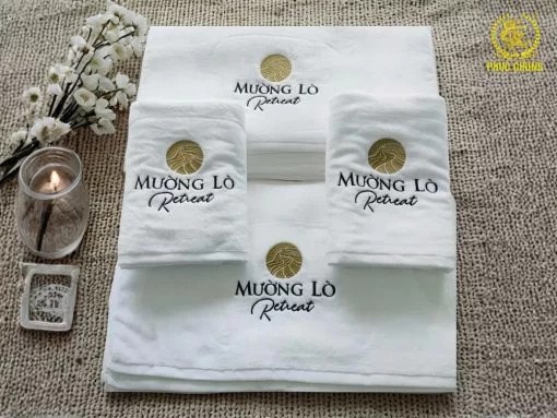Bộ khăn khách sạn thêu logo – Đồng bộ sang trọng và chuyên nghiệp