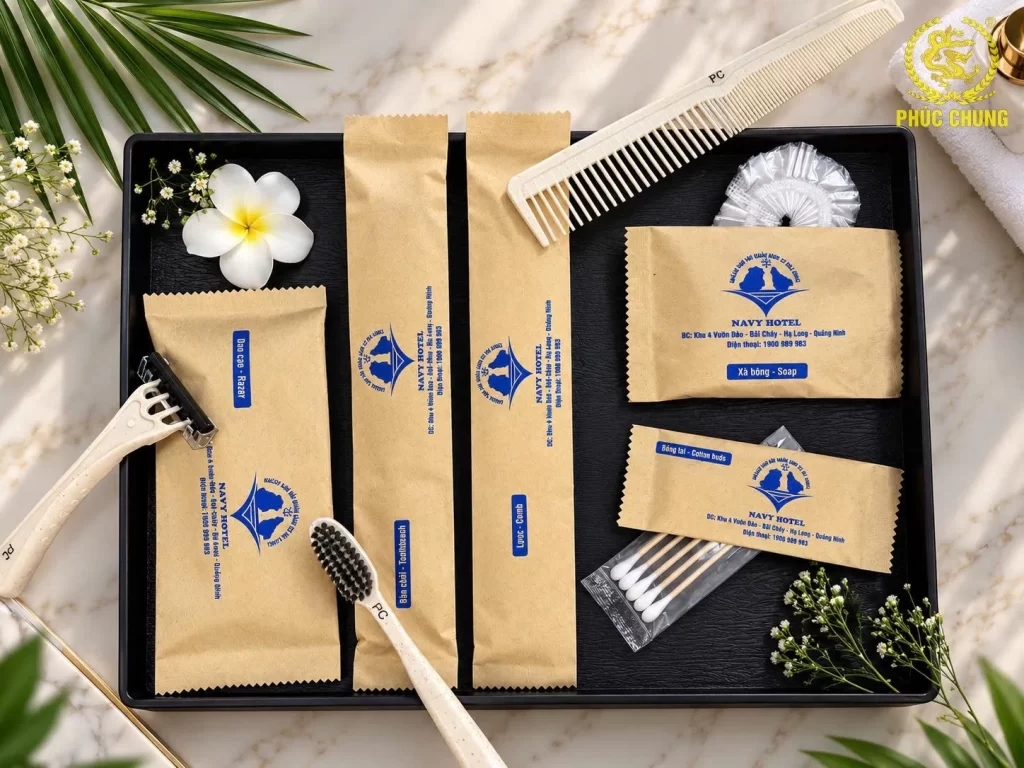 Bộ amenities khách sạn in logo – Giải pháp đồng bộ vật dụng phòng nghỉ
